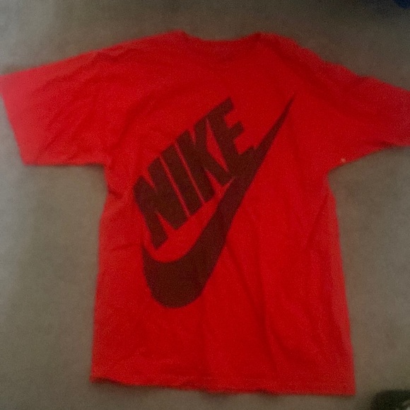 Nike red medium t-shirt - Picture 1 of 2